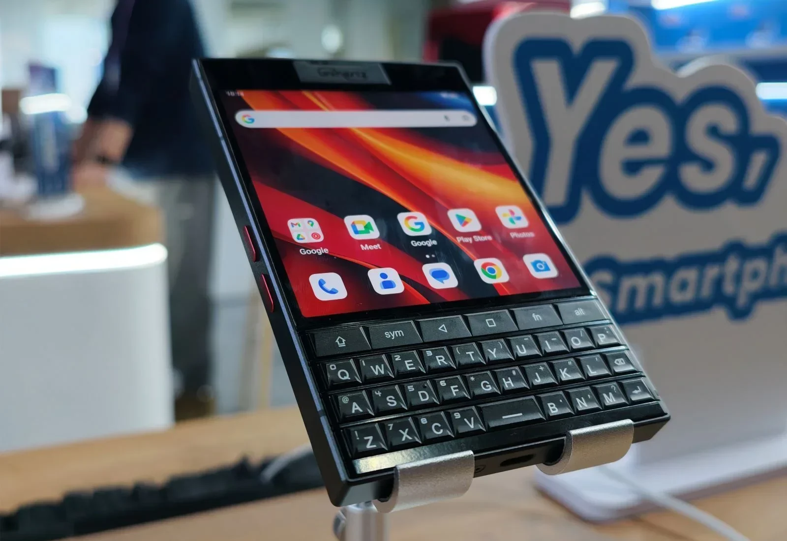 Смартфон с QWERTY-клавиатурой нужен в РФ | DGL.RU