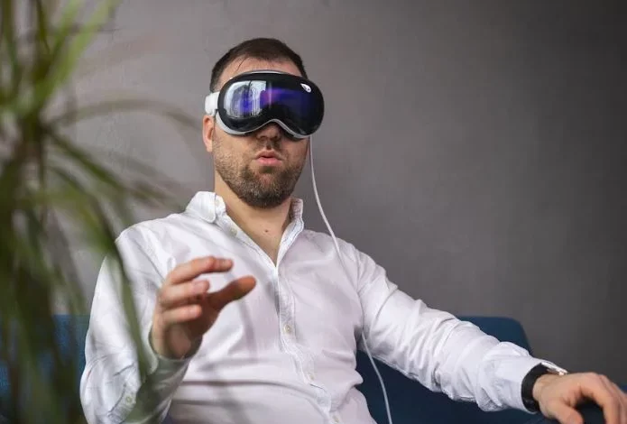 Шлем Apple Vision Pro закрывают: брать или нет? | DGL.RU