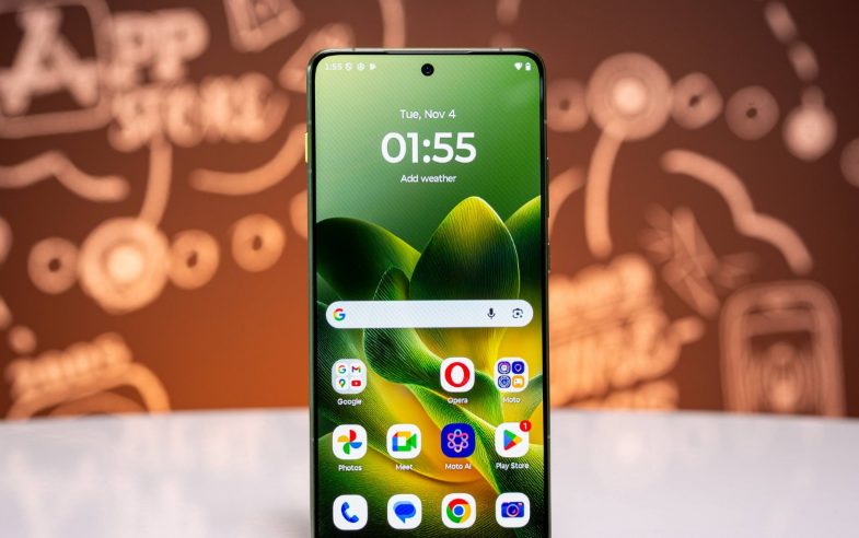 Motorola работает над тремя новыми моделями телефонов Edge 70