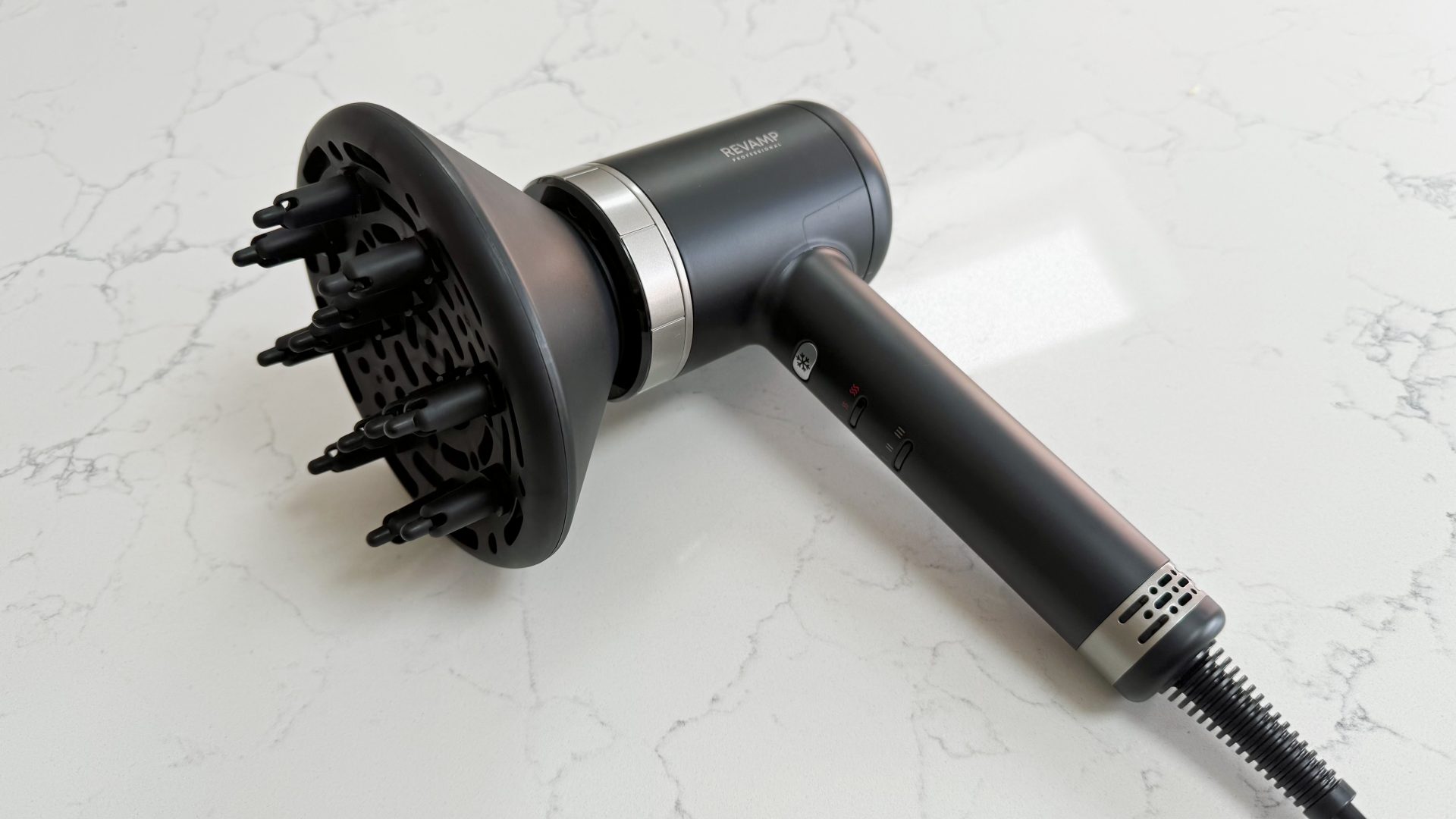 Фен Revamp Enigma Tri-Care — мощная сушка | DGL.RU