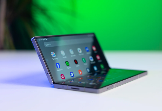 Экономия за ваш счет: Samsung официально ставит инновации на паузу в новых Galaxy Z Fold 8 и Flip 8