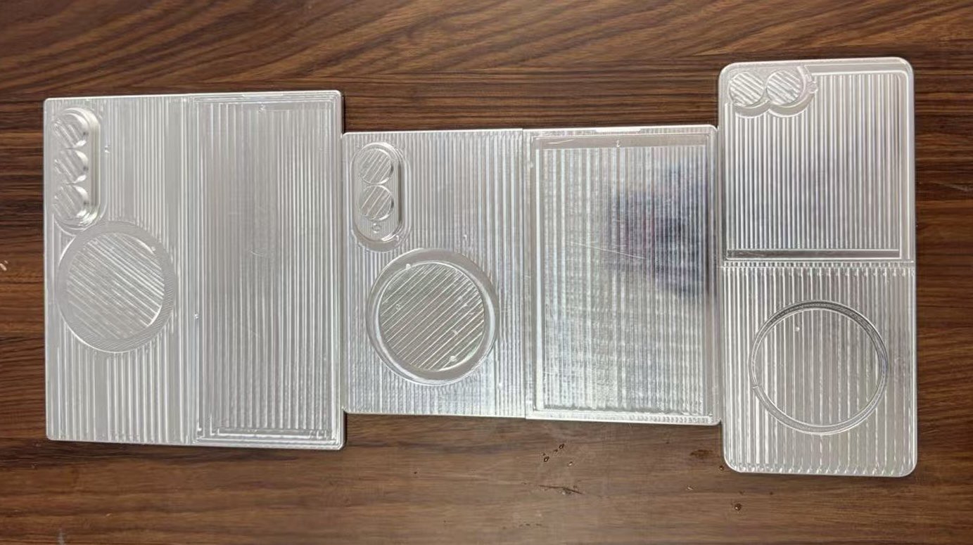 Гибкие смартфоны Samsung: три новинки вместо двух и долгожданный сюрприз фото