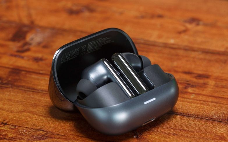 Honor представила наушники: теперь в метро будет слышно только музыку, а не шум реальности