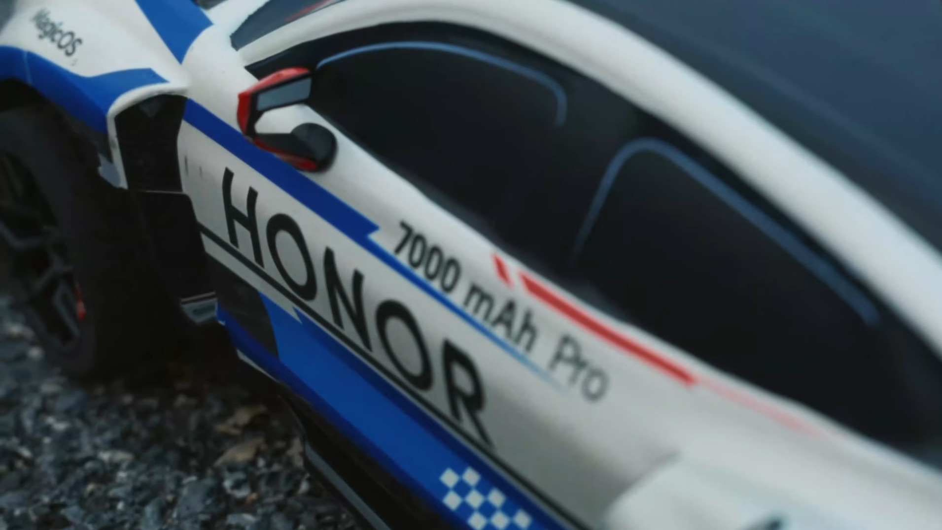 Honor 600 опозорил iPhone 17 Pro и Galaxy S26 в безумном тесте на гоночном треке