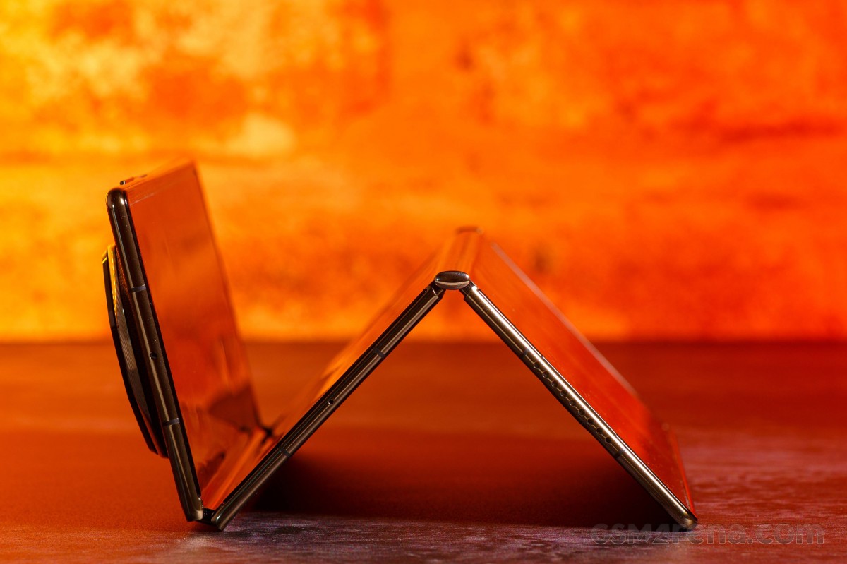 Huawei Mate XT2: каким будет наследник первого в мире смартфона-гармошки