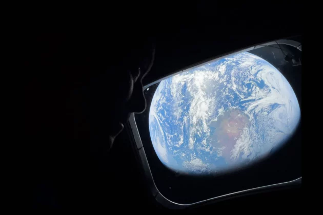 На этих фотографиях, сделанных с помощью iPhone 17 Pro Max из космоса, планета Земля выглядит нереальной