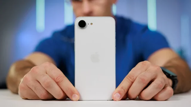 Как починить iPhone 17e на кухонном столе | DGL.RU