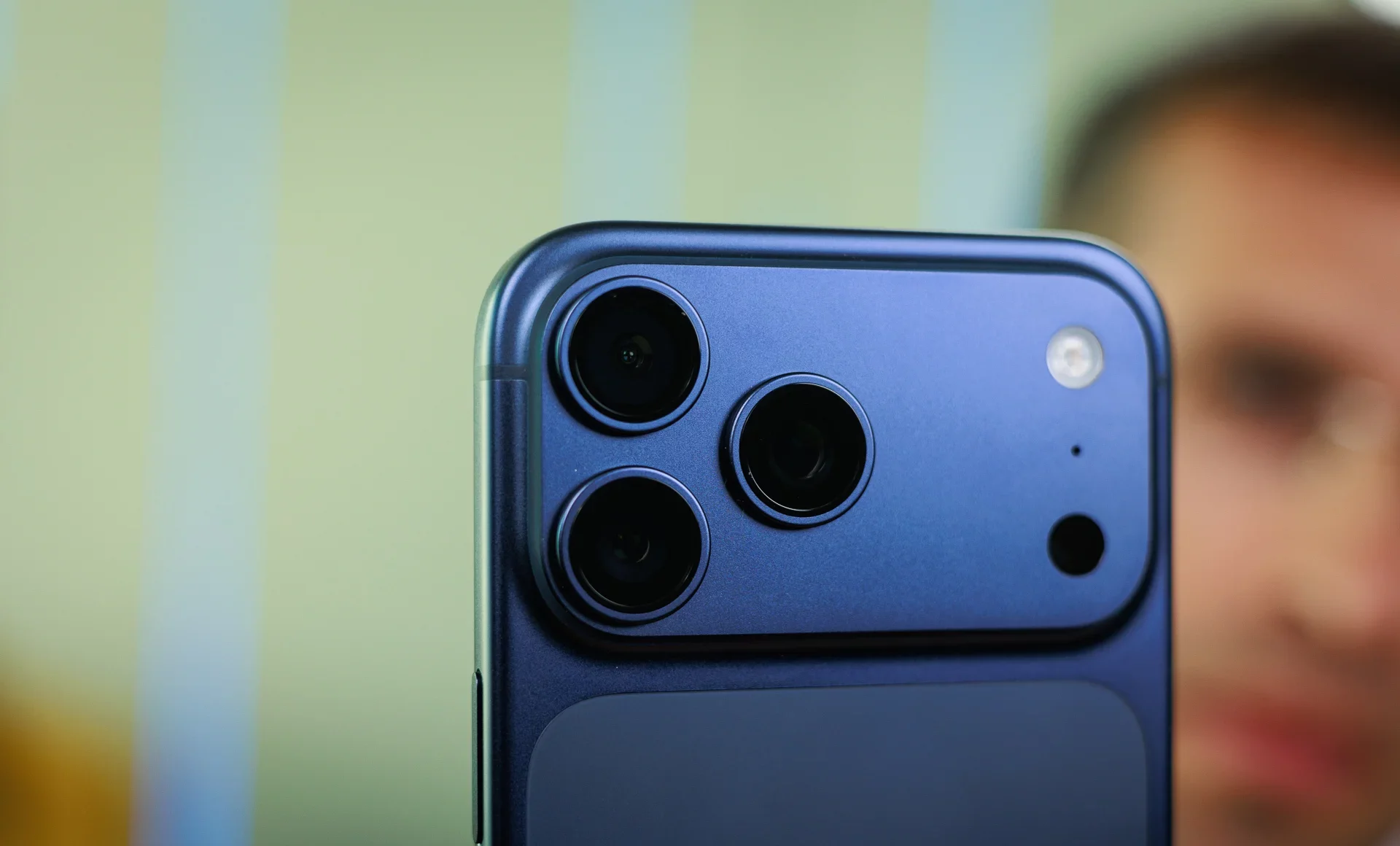 iPhone 18 Pro и Pro Max кардинально изменят подход к мобильной фотографии картинка Смартфон iPhone 18 Pro изменит мобильное фото | DGL.RU