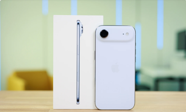 iPhone 17 превращается в «кирпич»? Жалобы растут, а Apple хранит молчание