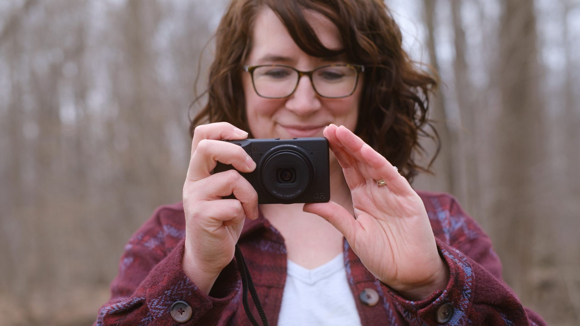 Обзор Ricoh GR IV Monochrome — не снимает в цвете, но она потрясающая