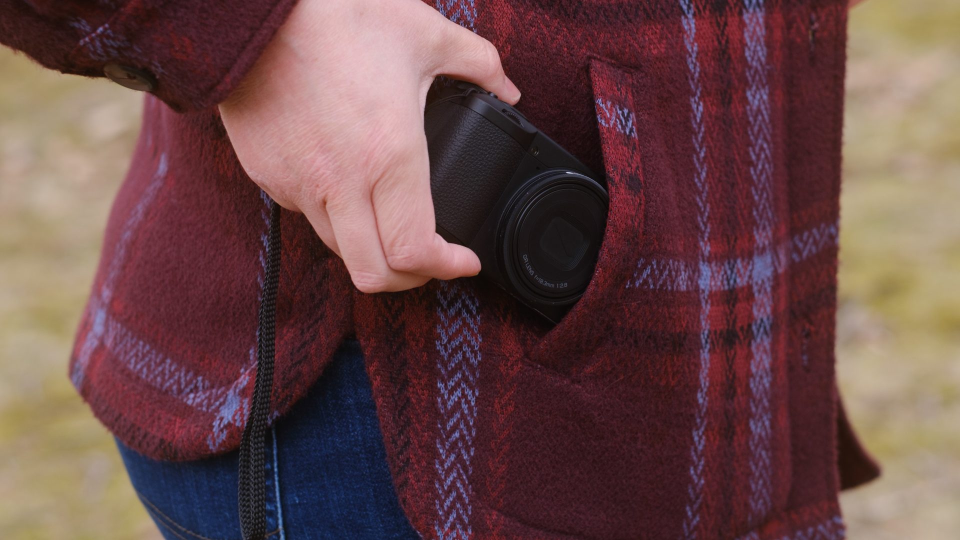 Камера Ricoh GR IV Monochrome: черно-белая | DGL.RU