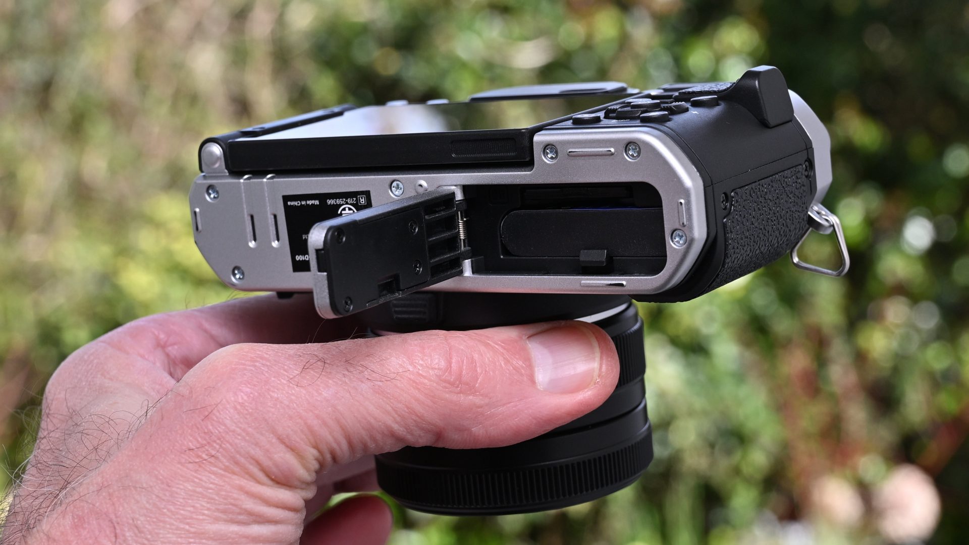 Камера Yashica FX-D 100 с ретро-стилем и зумом | DGL.RU