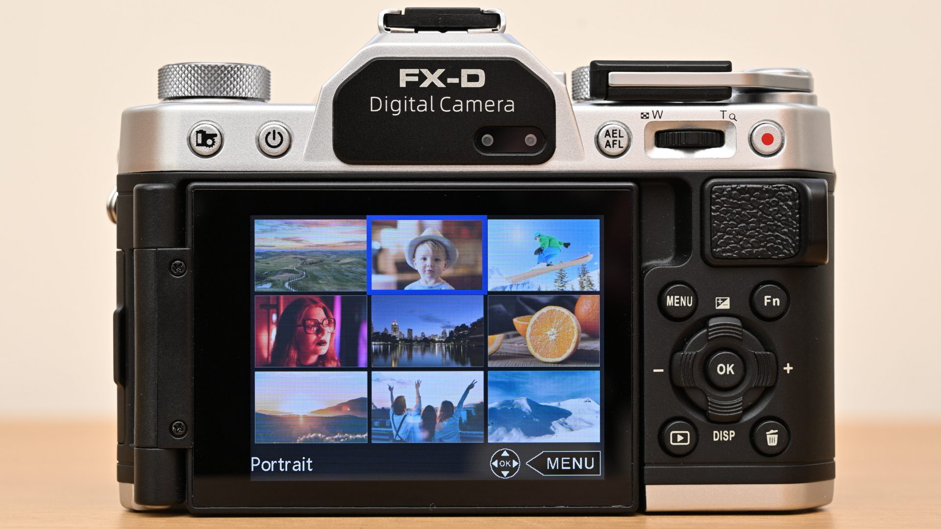 Камера Yashica FX-D 100 с ретро-стилем и зумом | DGL.RU