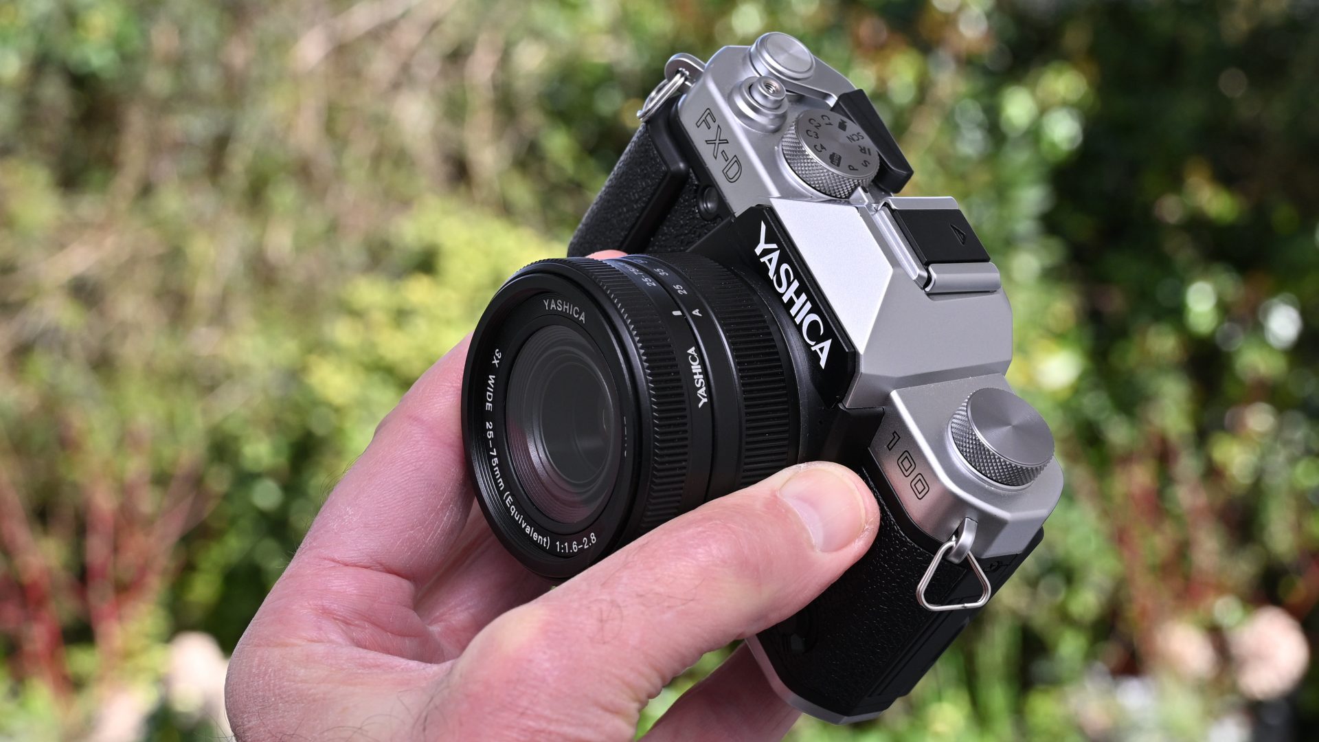 Камера Yashica FX-D 100 с ретро-стилем и зумом | DGL.RU