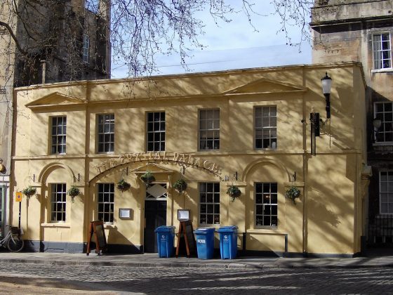 Камера Yashica FX-D 100 с ретро-стилем и зумом | DGL.RU