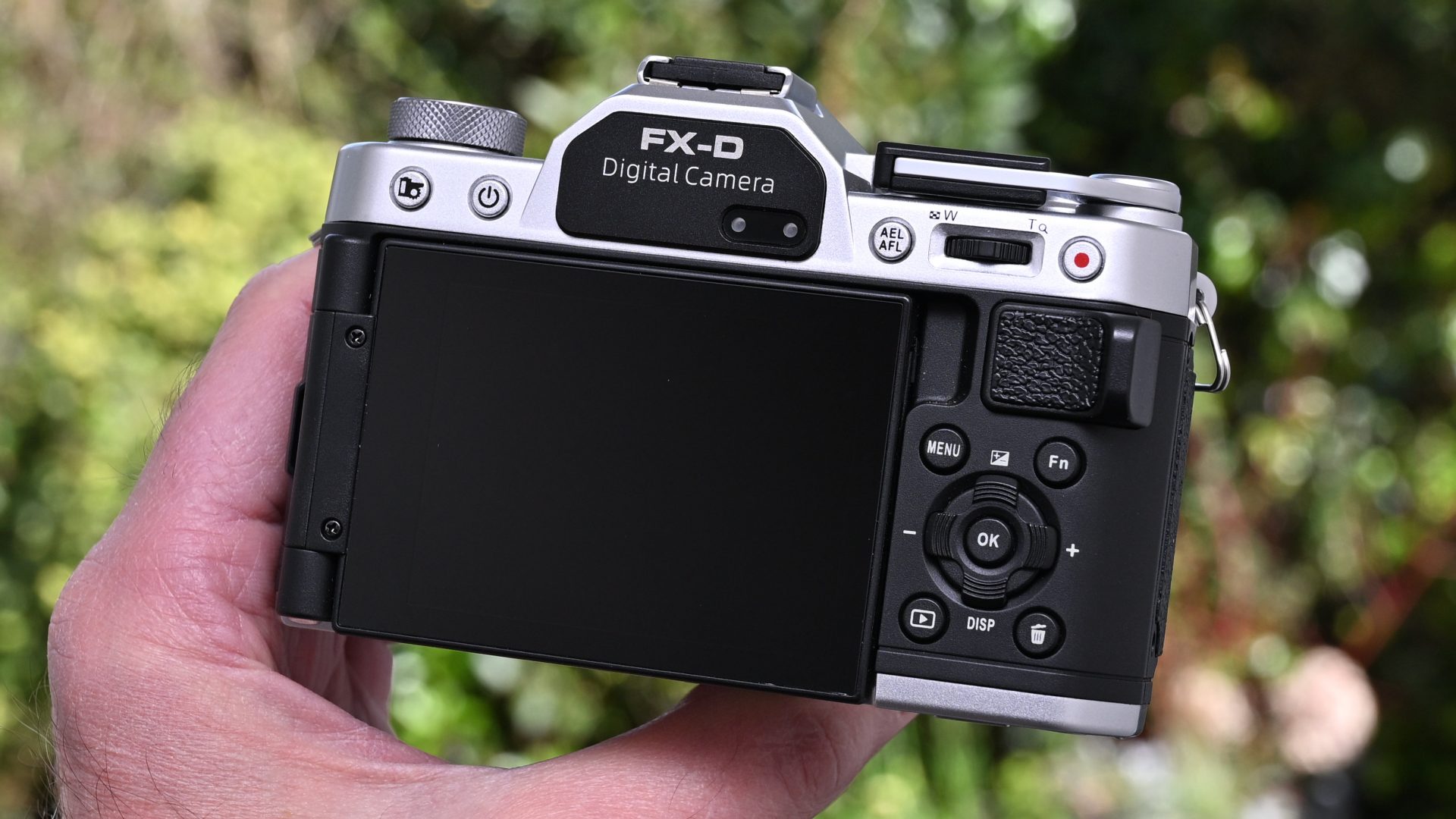 Камера Yashica FX-D 100 с ретро-стилем и зумом | DGL.RU