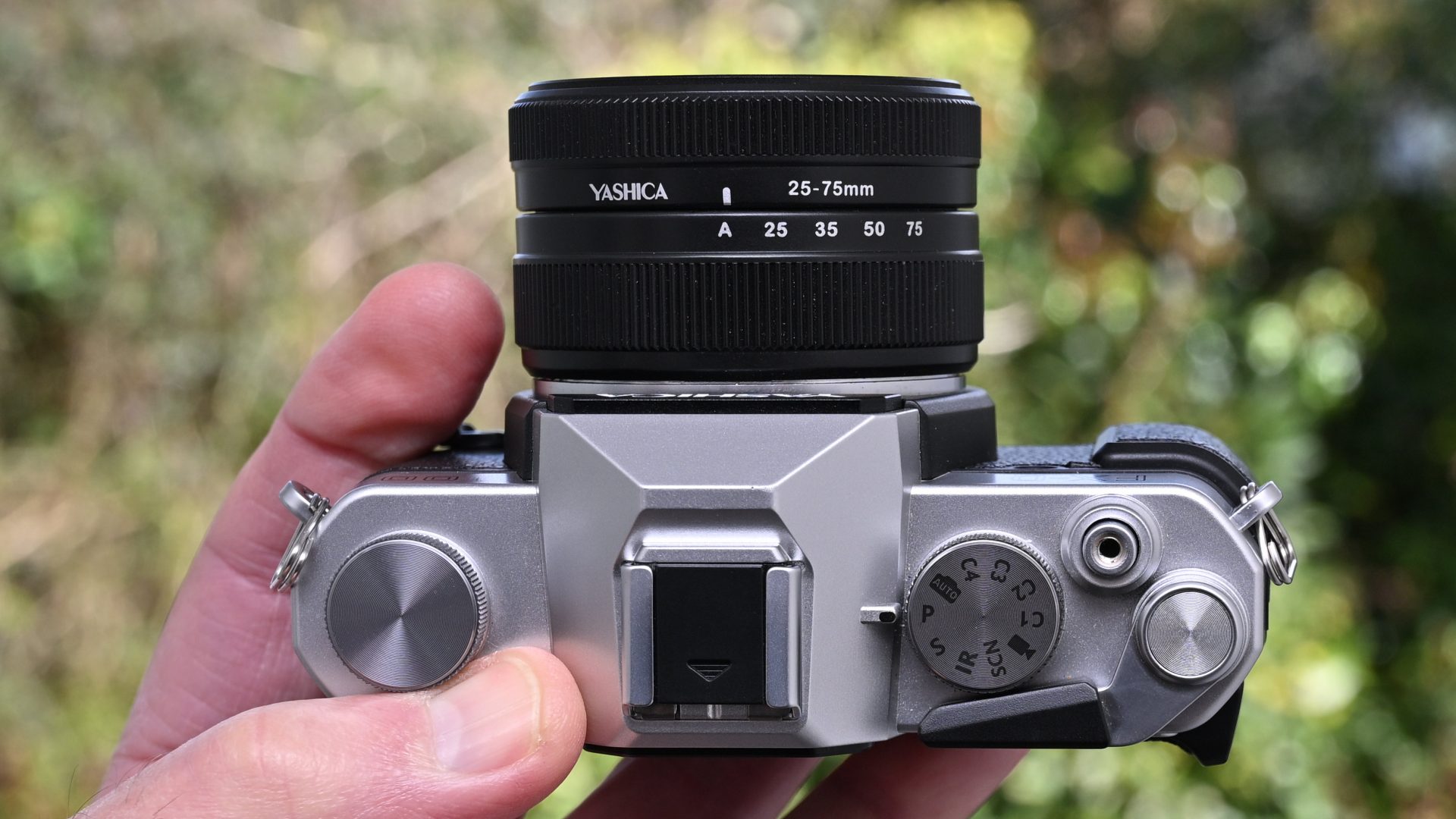 Камера Yashica FX-D 100 с ретро-стилем и зумом | DGL.RU