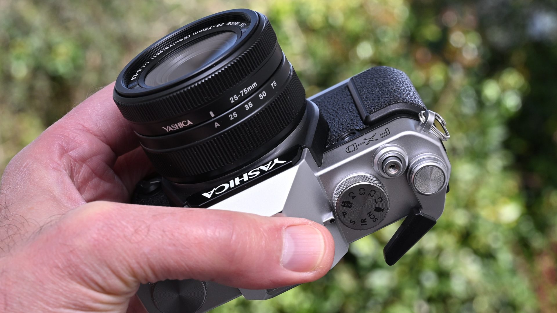 Камера Yashica FX-D 100 с ретро-стилем и зумом | DGL.RU