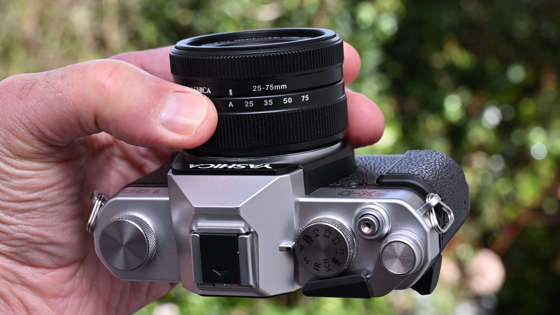 Камера Yashica FX-D 100 с ретро-стилем и зумом | DGL.RU