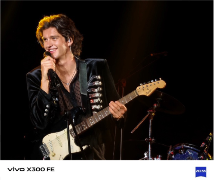 Смартфон Vivo X300 FE: компакт с зумом Zeiss | DGL.RU