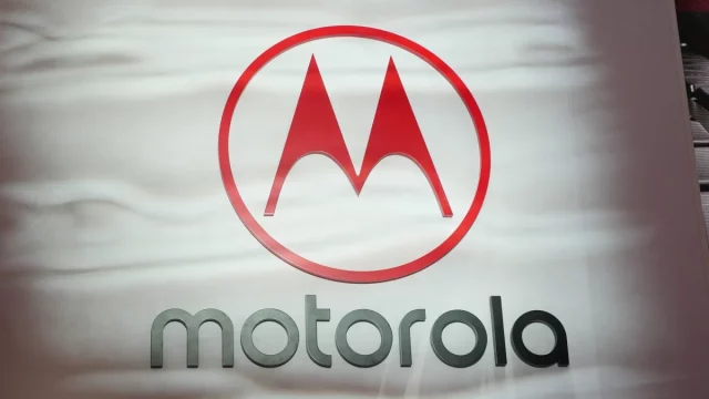 Пока Samsung осторожничает, владельцы Motorola в России уже вовсю тестируют Android 17
