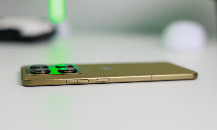 Тонкий намек на превосходство: Motorola Signature — смартфон, который не хочется выпускать из рук