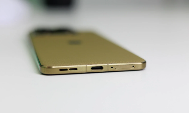 Тонкий намек на превосходство: Motorola Signature — смартфон, который не хочется выпускать из рук