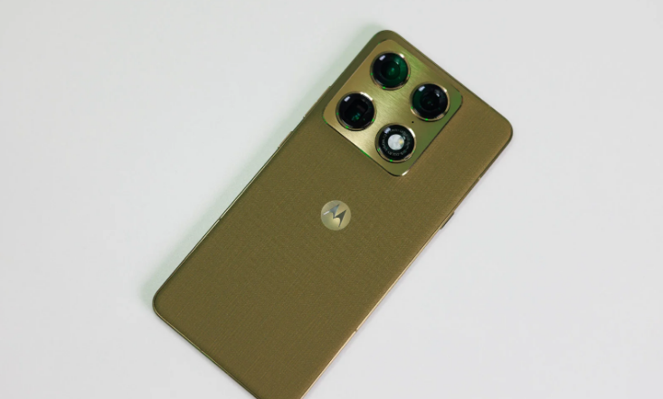 Тонкий намек на превосходство: Motorola Signature — смартфон, который не хочется выпускать из рук