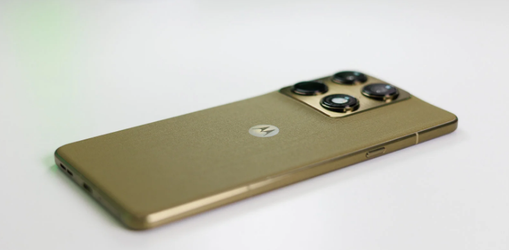 Тонкий намек на превосходство: Motorola Signature — смартфон, который не хочется выпускать из рук