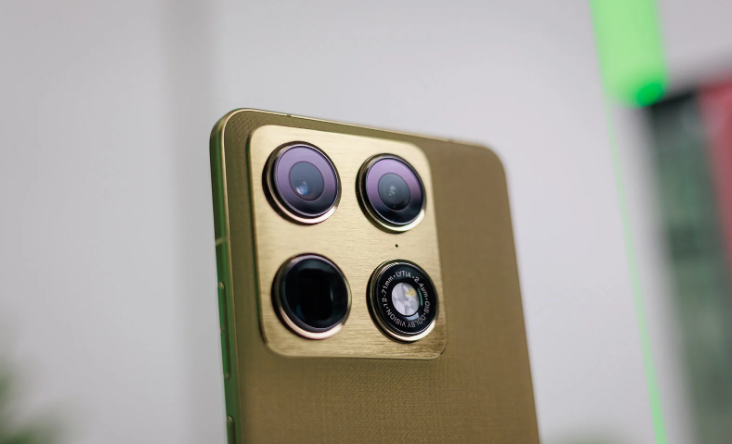 Тонкий намек на превосходство: Motorola Signature — смартфон, который не хочется выпускать из рук