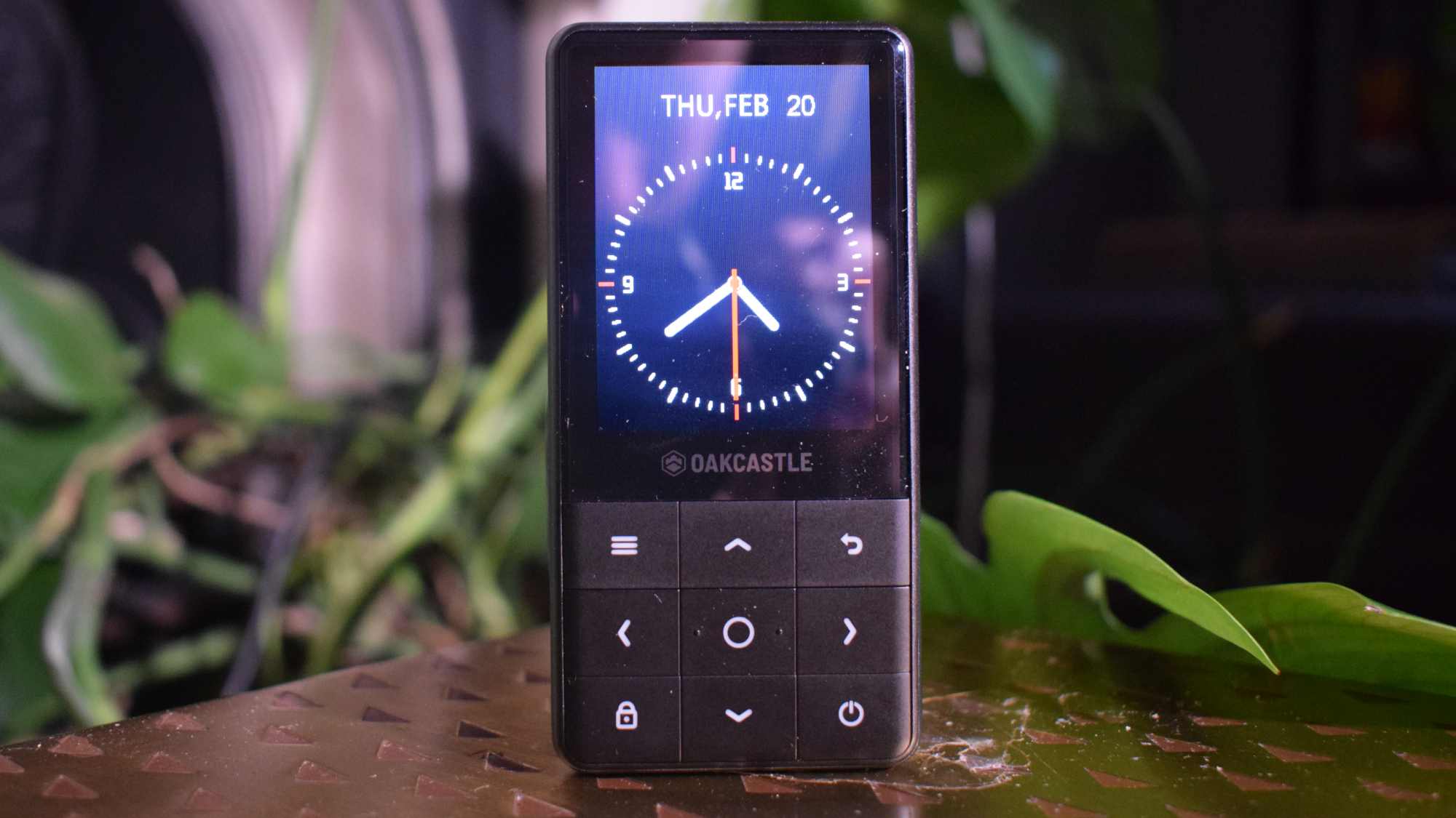 Обзор Oakcastle MP300 - сверхдешевый MP3-плеер как основной источник музыки картинка MP3-плеер Oakcastle MP300: простой и дешевый | DGL.RU