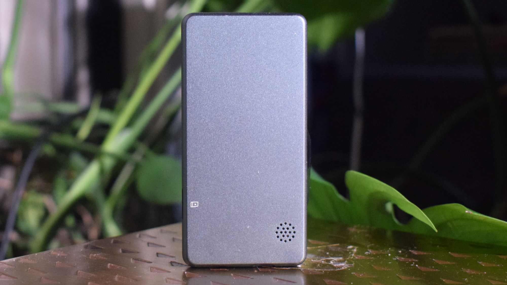 Обзор Oakcastle MP300 - сверхдешевый MP3-плеер как основной источник музыки картинка MP3-плеер Oakcastle MP300: простой и дешевый | DGL.RU