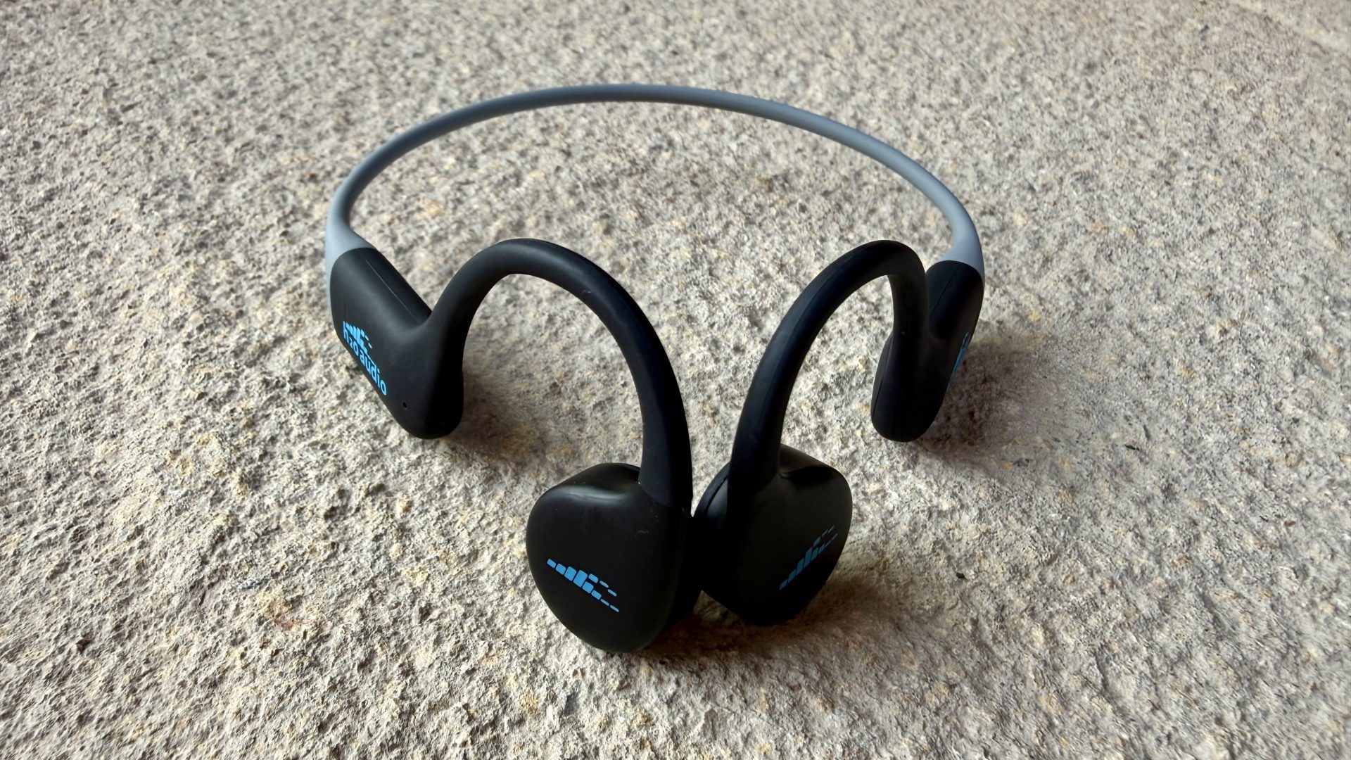 Обзор H2O Audio Tri Run в России: доступные и незамысловатые беговые наушники картинка Наушники H2O Audio Tri Run: без приложений | DGL.RU