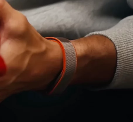 Фитнес-браслет Fitbit: невидимая новинка Google | DGL.RU