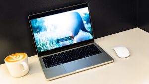 Обзор Apple MacBook Pro 14 (M5 Max): топовая производительность и цены в России