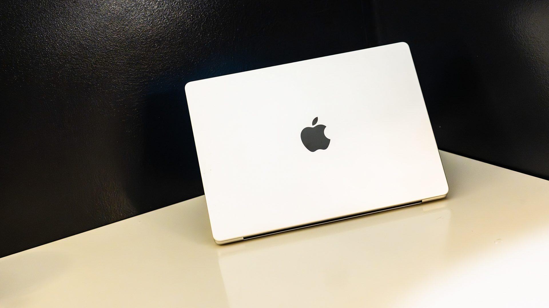 Ноутбук Apple MacBook Pro 14 M5 Max без границ | DGL.RU