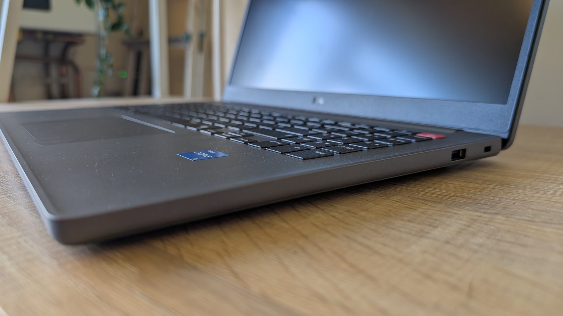 Обзор LG Gram Book: тестирую его в Москве картинка Ноутбук LG Gram Book проигрывает MacBook Neo | DGL.RU