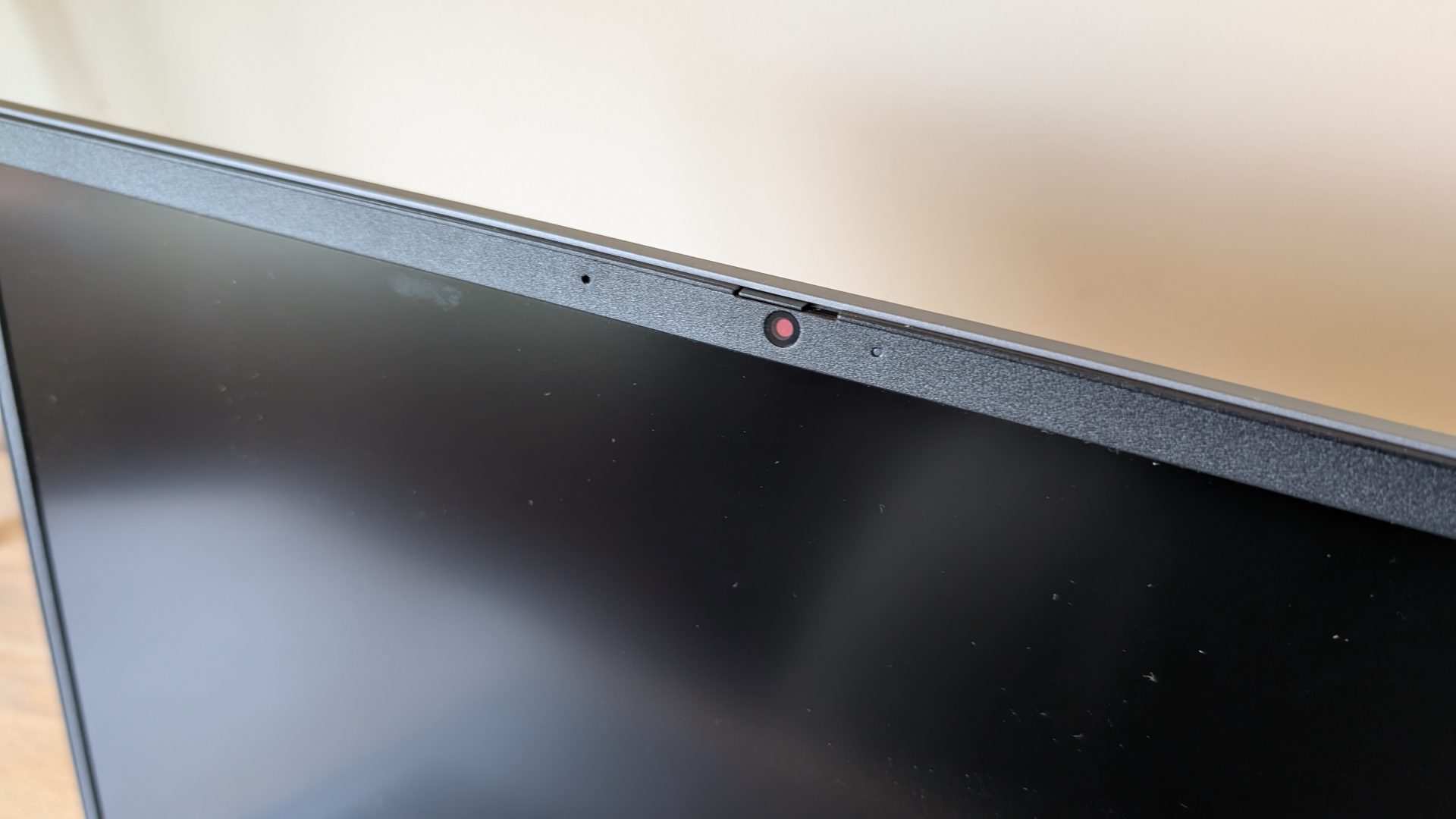 Обзор LG Gram Book: тестирую его в Москве картинка Ноутбук LG Gram Book проигрывает MacBook Neo | DGL.RU