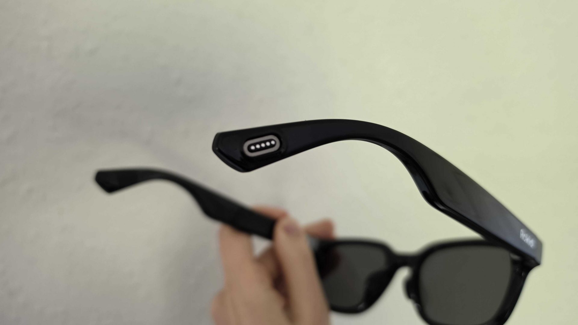 Обзор Rokid AI Glasses Style в Москве - отличные, но некрасивые очки картинка Очки Rokid AI Glasses Style с ChatGPT внутри | DGL.RU