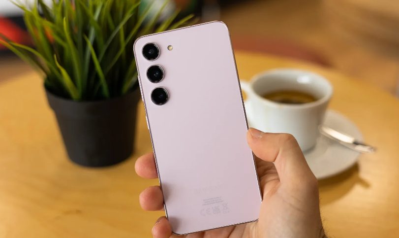 One UI 8.5 Beta вышла для Galaxy S23 и серии A. Как легально "обмануть" систему в России?