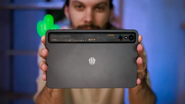 Планшет RedMagic Gaming Tablet 5 Pro с водой | DGL.RU