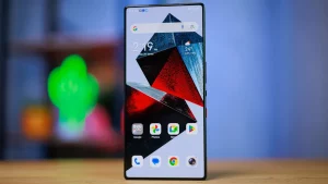 Помните, как быстро взлетели челки: Apple и Samsung готовят радикальный ответ всей индустрии