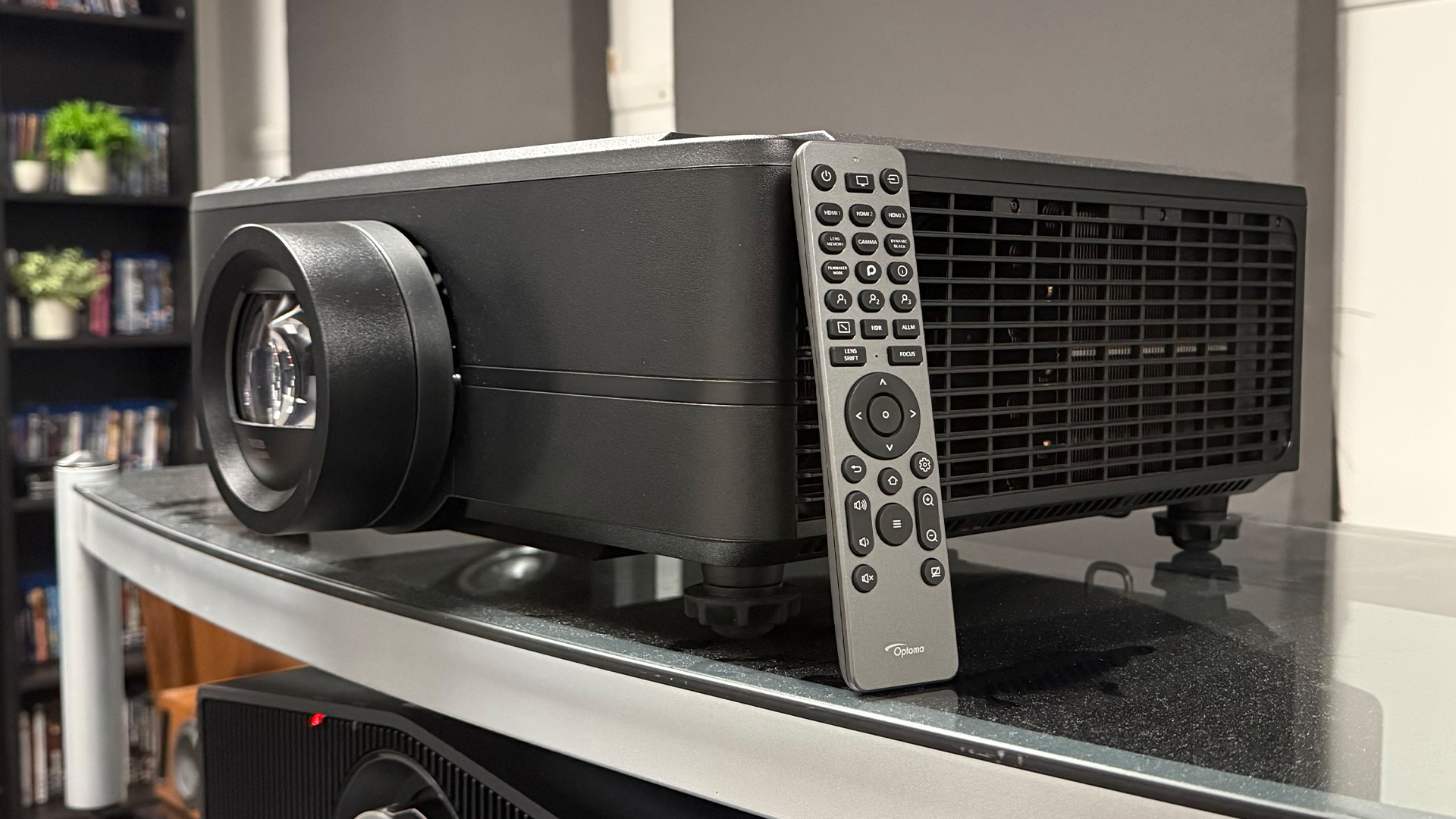 Проектор Optoma UHZ78LV: чем удивил | DGL.RU