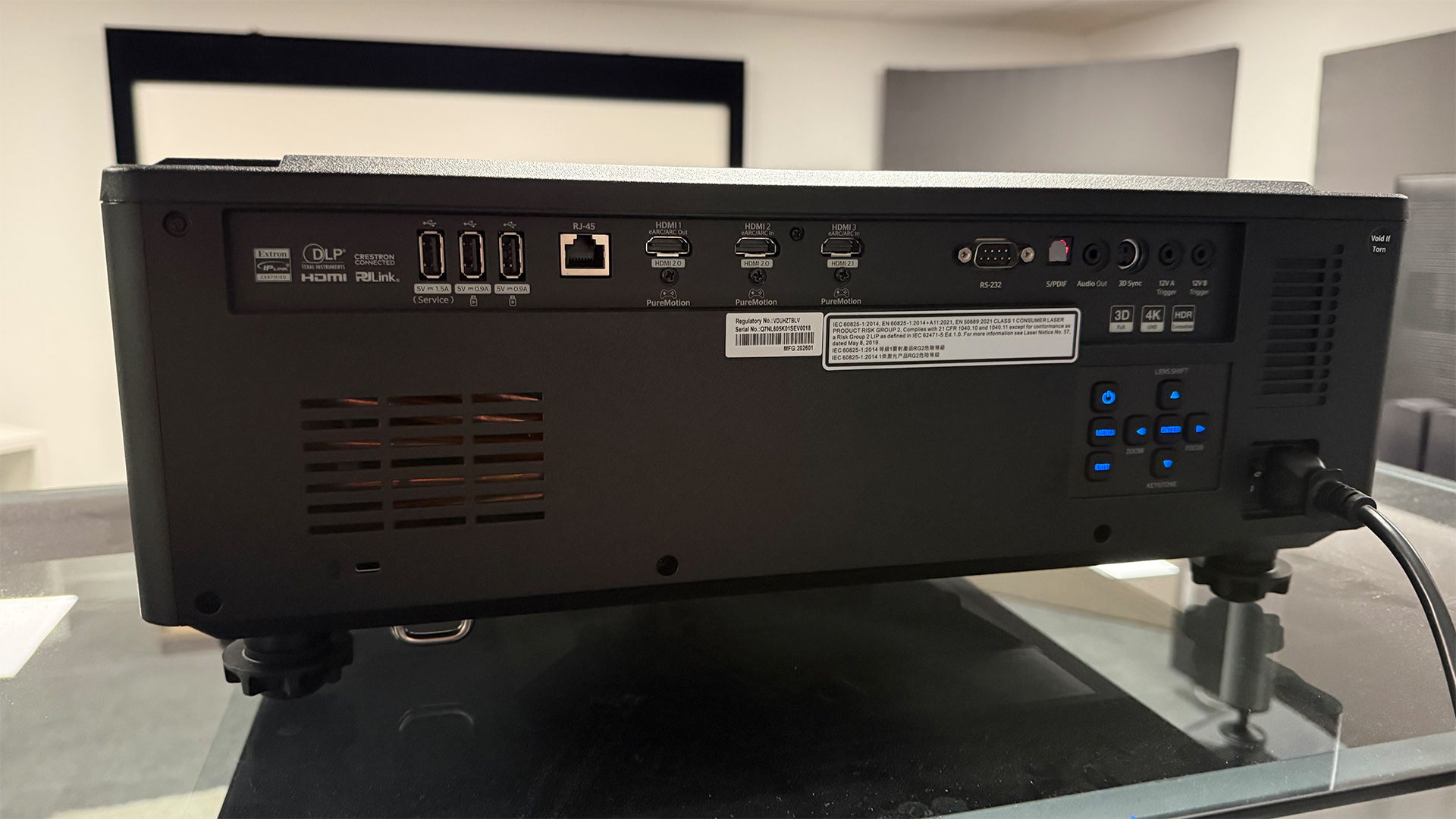 Проектор Optoma UHZ78LV: чем удивил | DGL.RU