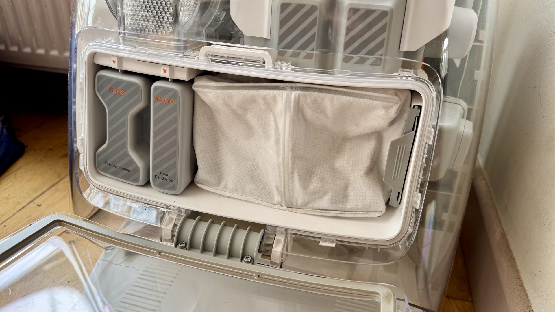 Обзор DJI Romo P в Москве - потрясающая система обхода препятствий картинка Робот-пылесос DJI Romo P удивил мощностью | DGL.RU