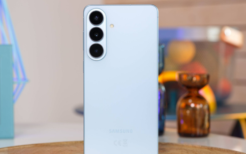 Взгляд под другим углом: Galaxy S27 лишится привычного дизайна ради инноваций