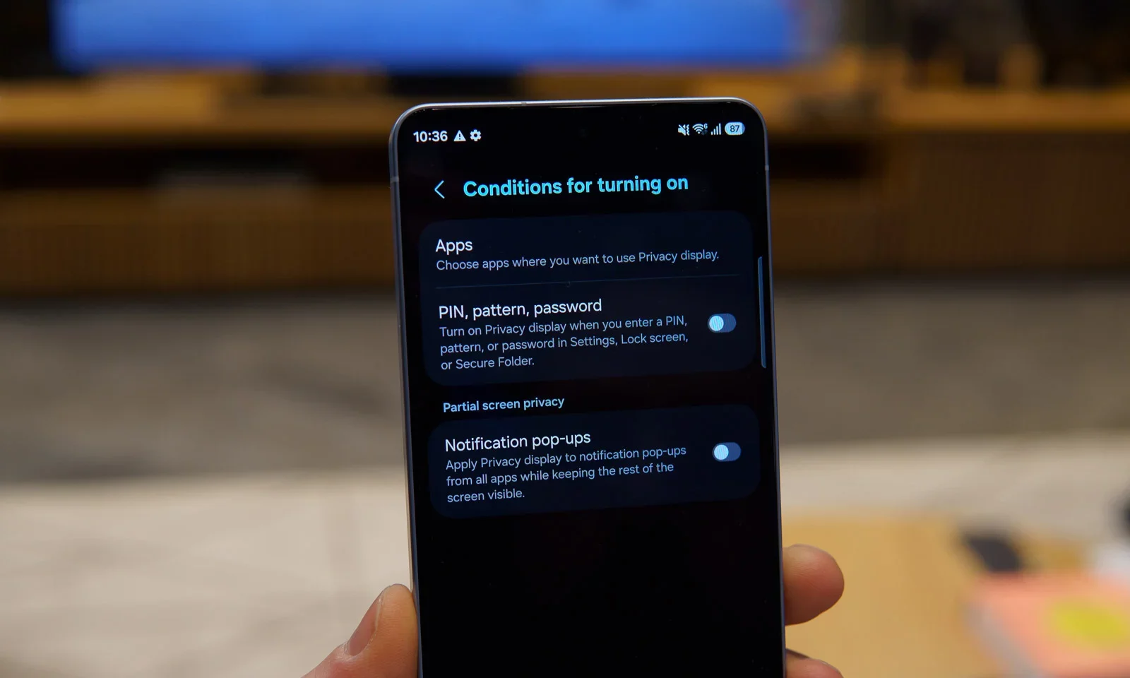 Samsung Galaxy S26 Ultra: защита от проблем, которые мы боимся признать картинка Смартфон Samsung Galaxy S26 Ultra: экран-невидимка | DGL.RU