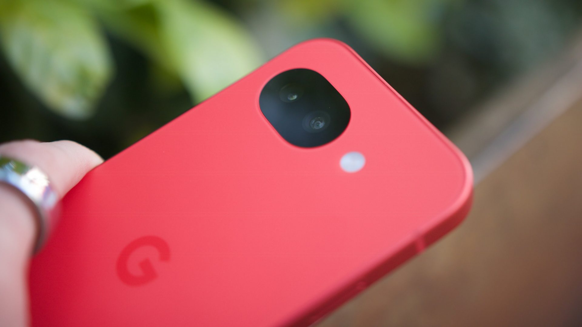 Смартфон Google Pixel 10a против флагмана | DGL.RU