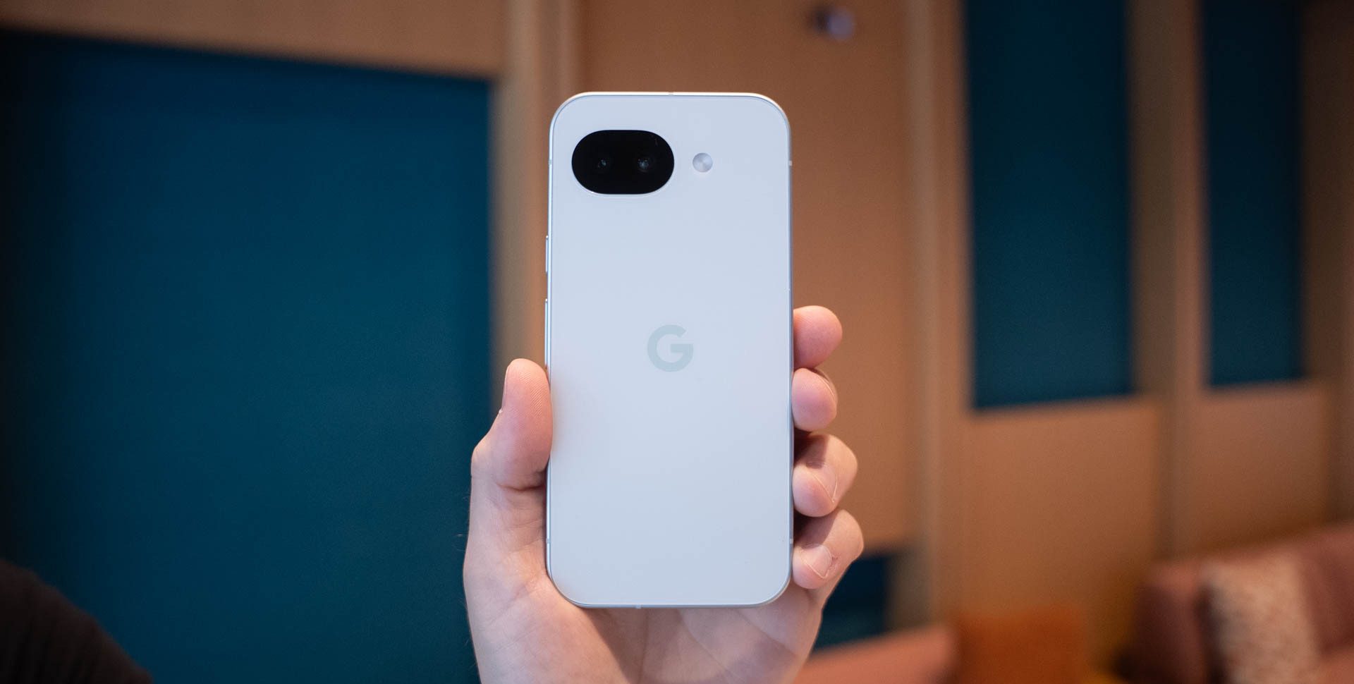 Смартфон Google Pixel 10a против флагмана | DGL.RU