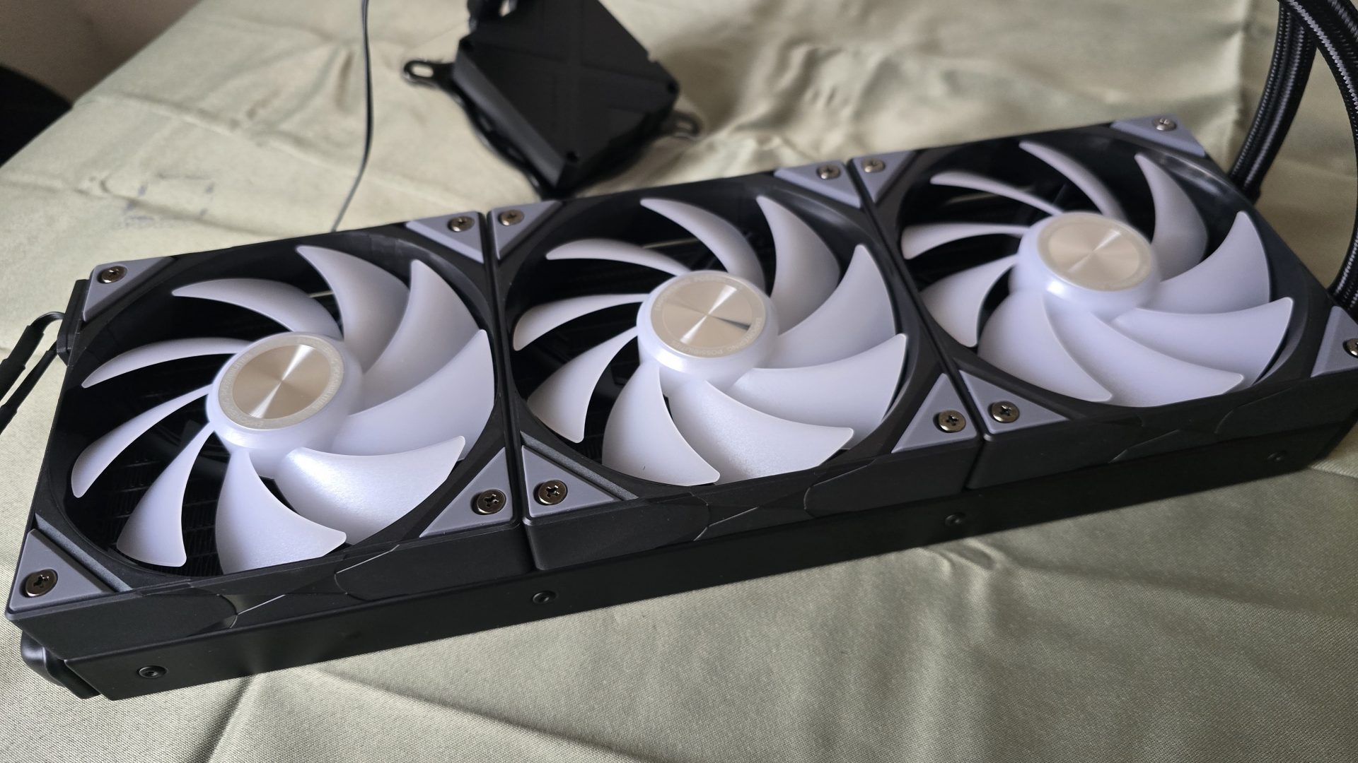 Обзор Tryx Stage 360 AIO: роскошная, уникальная и тихая картинка Система охлаждения Tryx Stage 360 ARGB | DGL.RU